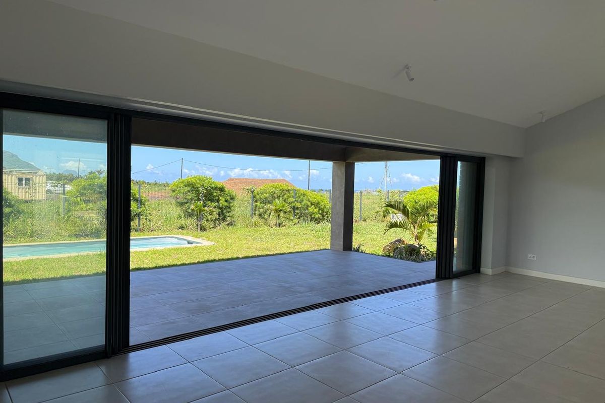 Spacious Family Villa with Private Pool & Mountain Views Rs 95 000 per month - Photo 3