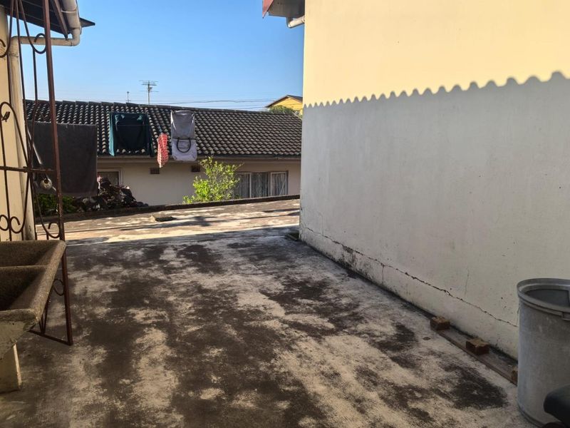 Charming 2 Bedroom Home Awaits You in Shallcross - Photo 3
