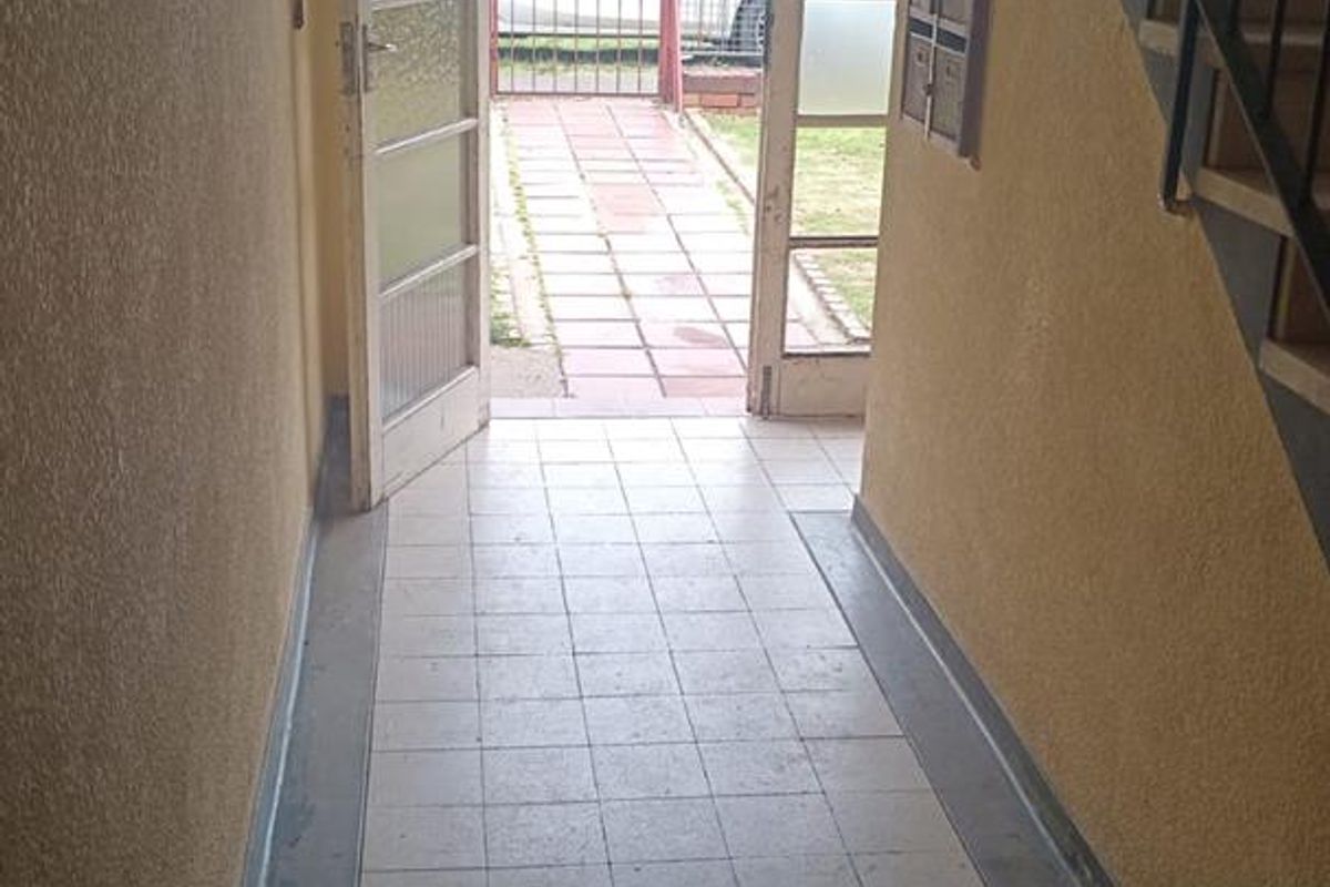 2 Bedroom Apartment for Sale in Forest Hill - Photo 3