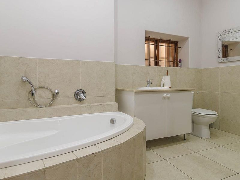 Your Perfect Family Retreat in Greenvale Village, Hillcrest - Photo 10