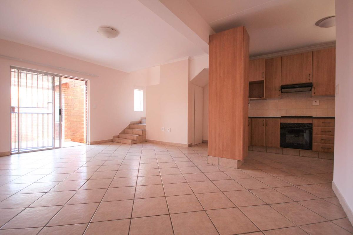 2 Bedroom / 2.5 Bathroom / 1 Garage – Load-Shedding Free Area! - Photo 4