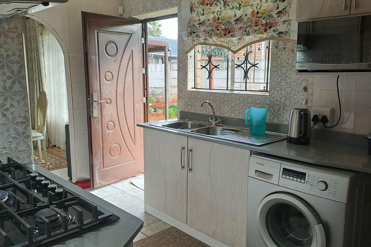 Charming and well maintained family home nestled in a peaceful neighborhood in Clarina - Photo 2