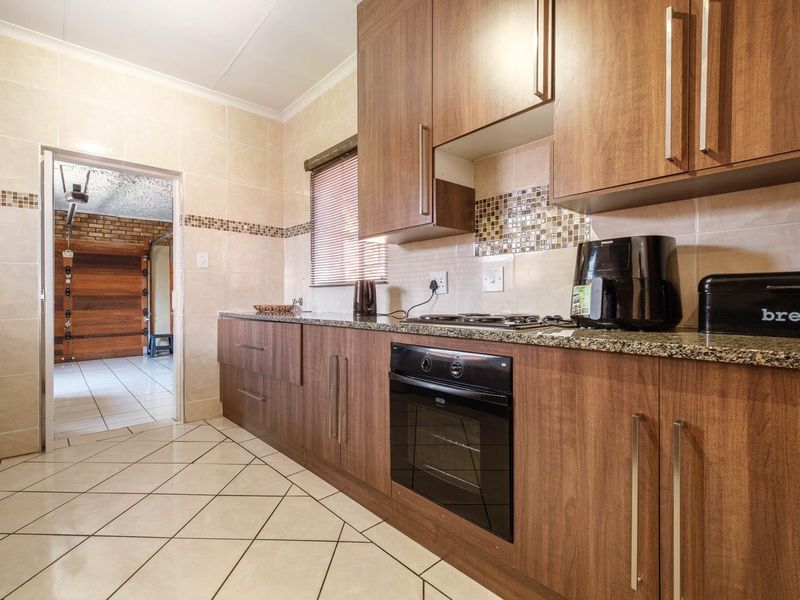 Neat & Tidy - Two-By-Two-By-Two - Monavoni Centurion - Photo 8