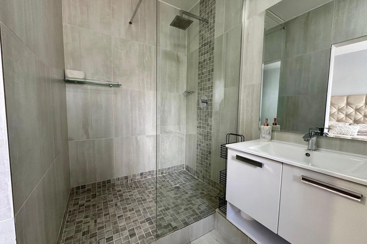 A MODERN ONE BEDROOM FURNISHED APARTMENT - Photo 5