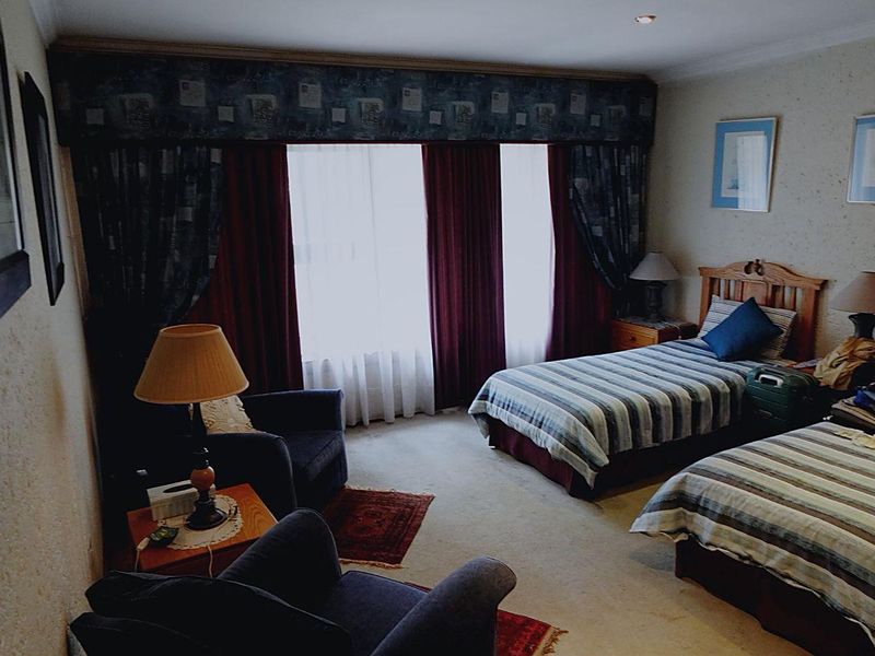 5 Bedroom Family Home in Silver Lakes Golf & Wildlife Estate - Photo 10