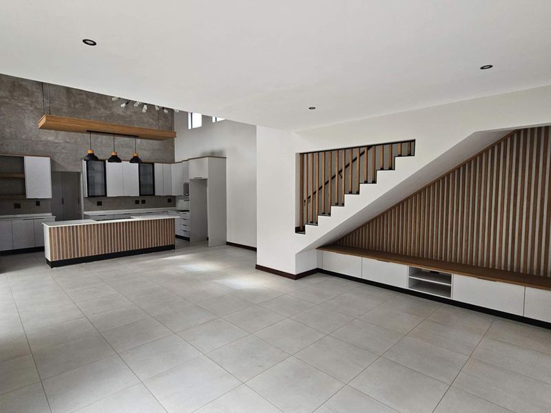 4 Bedroom Luxury Family Home in Landsmeer Estate - Photo 5