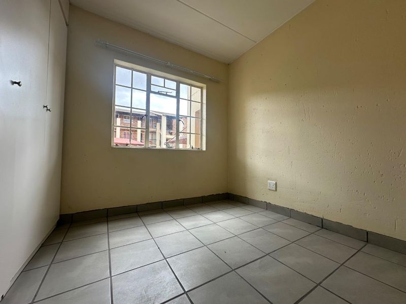 Spacious 2-Bedroom, 2-Bathroom Ground-Floor Apartment for Sale - Photo 10