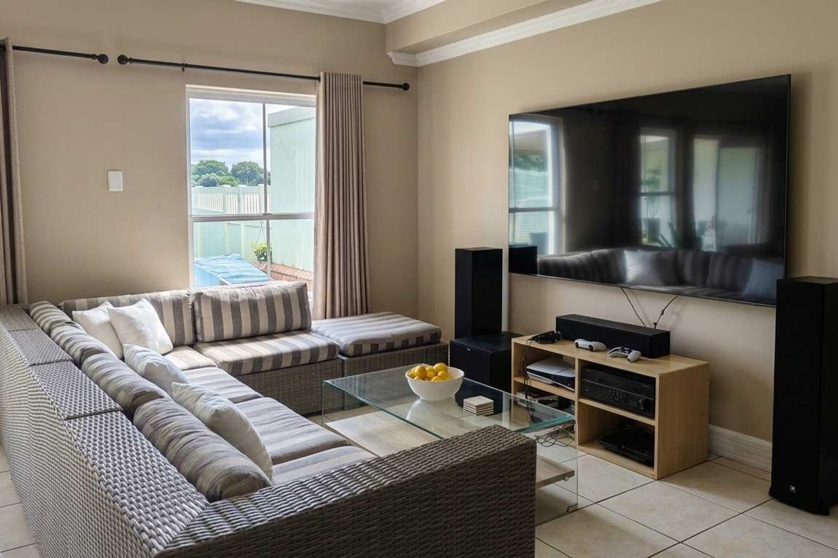 Investor’s Dream: 3-Bed, 2-Bath Duplex on Golf Estate - Photo 4