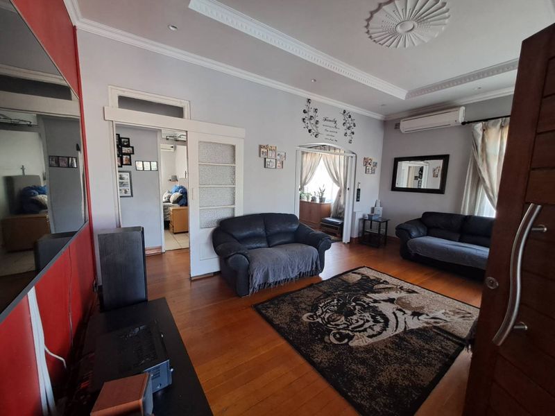 Stunning Family Home in the Heart of Bellair - Photo 4