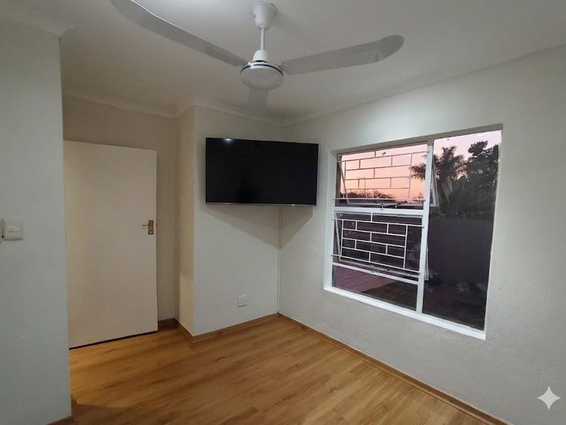 Modern Family Living in a Secure and Sought-After Complex - Photo 8