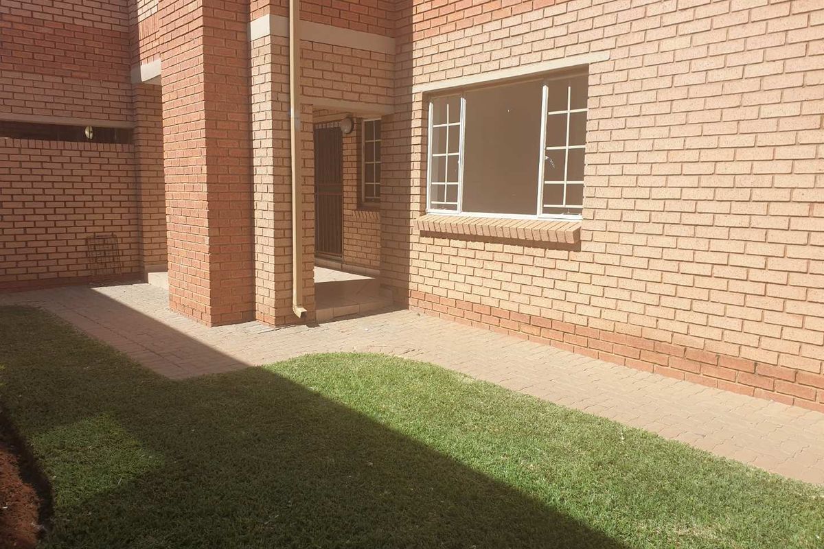 Load-Shedding Free Area - Ground Floor Unit! - Photo 2