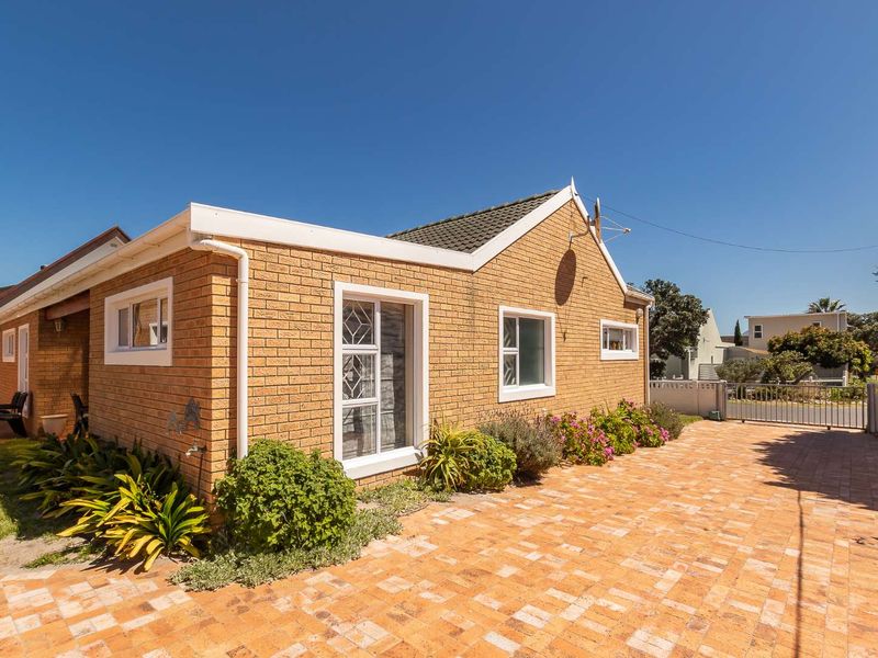 Family home and income earning cottage - Photo 7