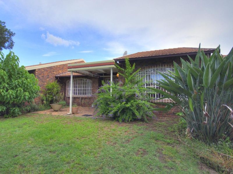 2 bed 2 bath pet friendly simplex!! - Photo 3