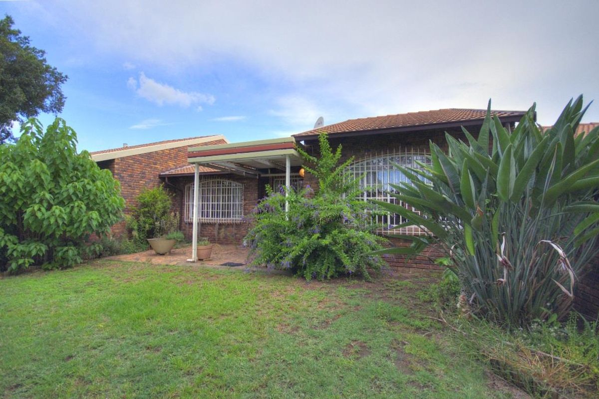 2 bed 2 bath pet friendly simplex!! - Photo 3