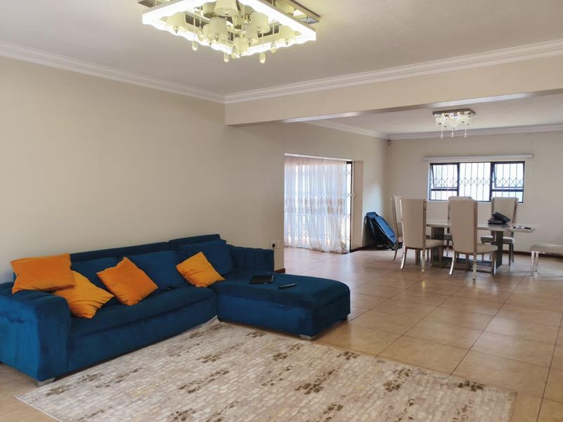 4 or 5 bedroom Double storey, with solar panels! 4 units in this cluster complex! - Photo 5
