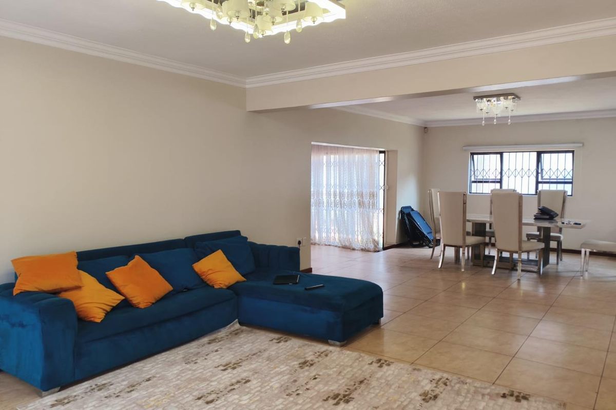 4 or 5 bedroom Double storey, with solar panels! 4 units in this cluster complex! - Photo 5