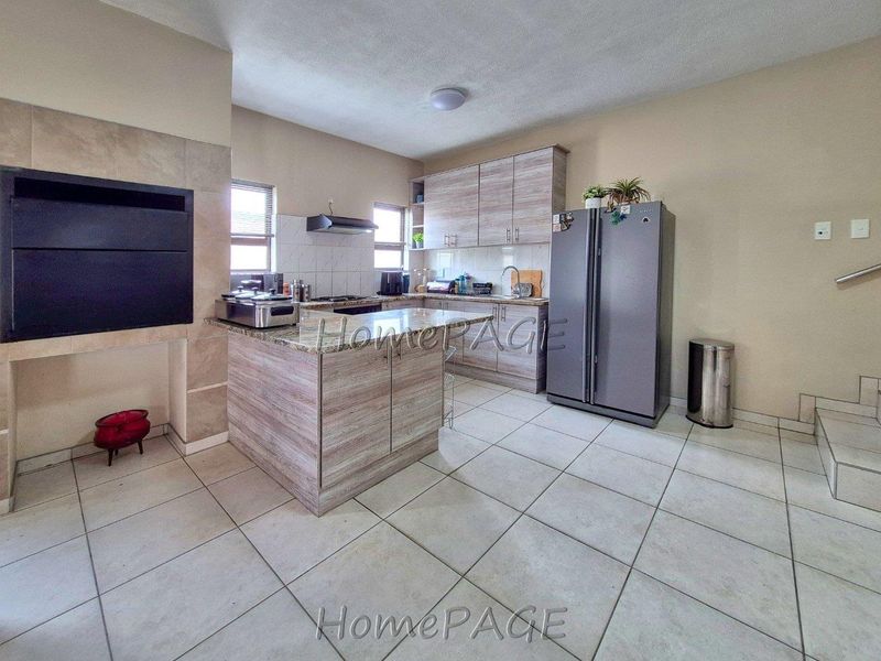 Fairway Estates, Walvis Bay: Neat 3 Bedr unit in Gracemere is for Sale - Photo 6