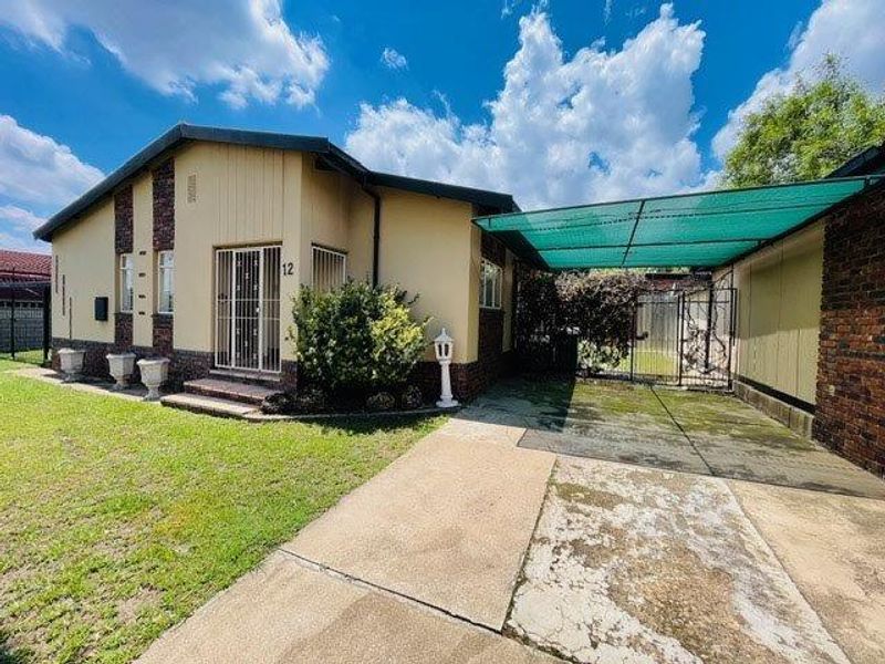 Alberton North Gem: Ideal for First-Time Buyers! - Photo 2