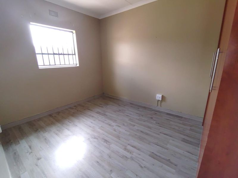 Riverside View - R 850 000 Great Value for this neat property ! - Photo 4