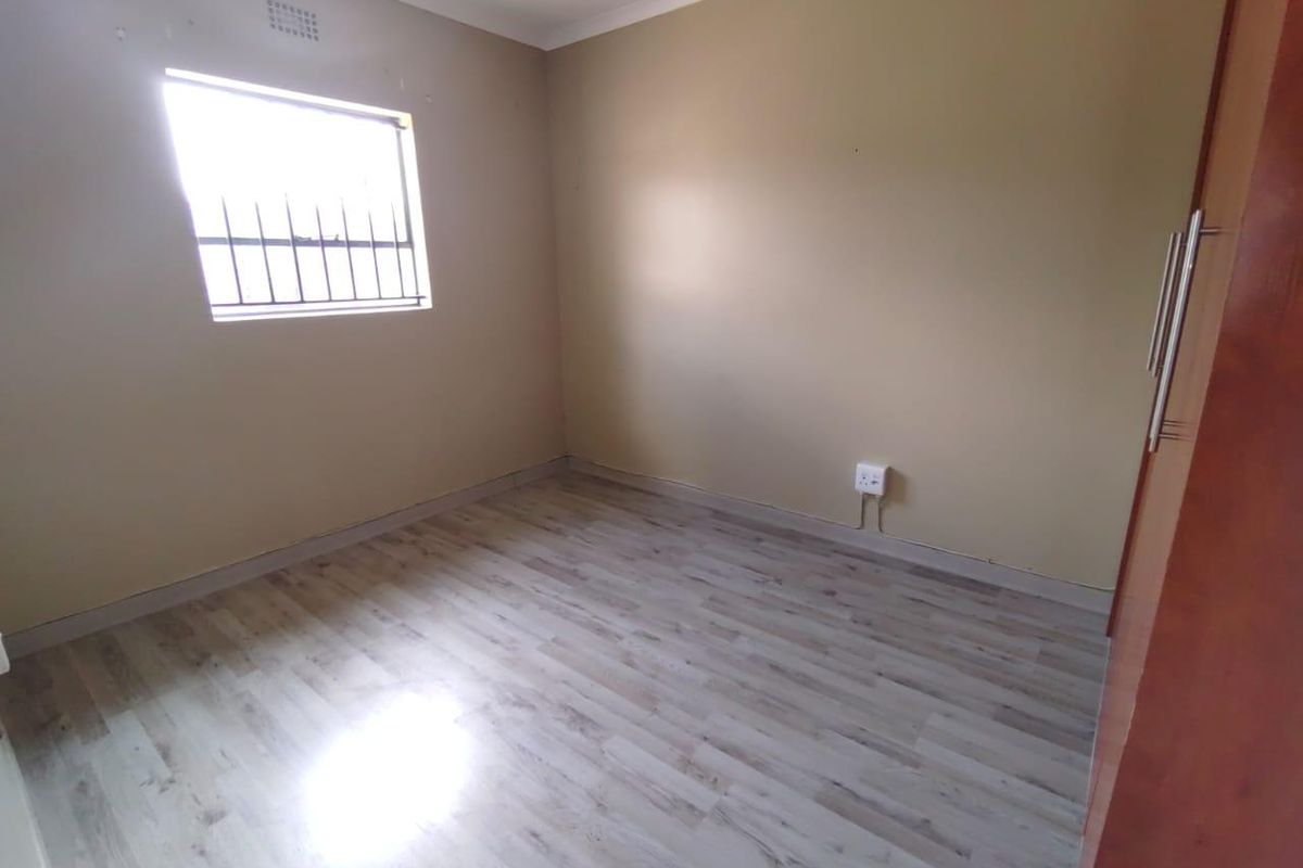 Riverside View - R 850 000 Great Value for this neat property ! - Photo 4