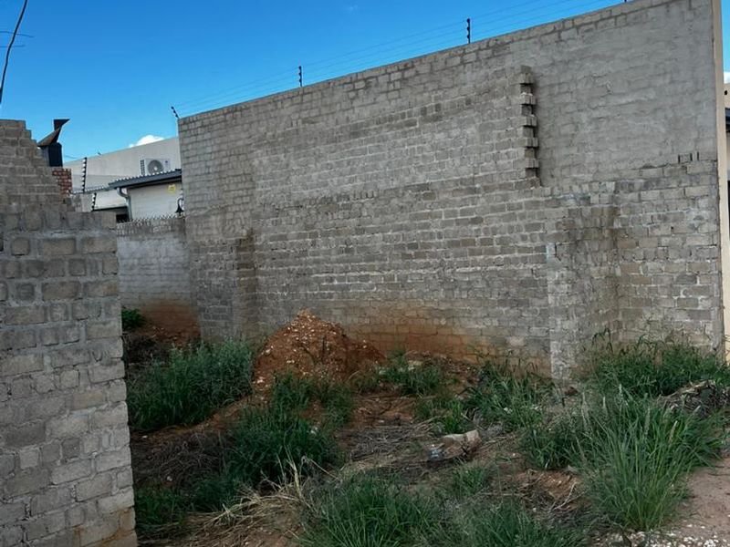 4 Bedroom House For Sale in Academia - Photo 7