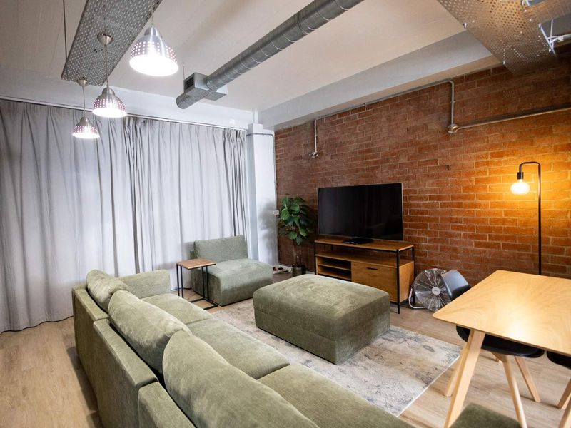 Step into a stylish urban retreat inspired by an upmarket New York loft - Photo 5