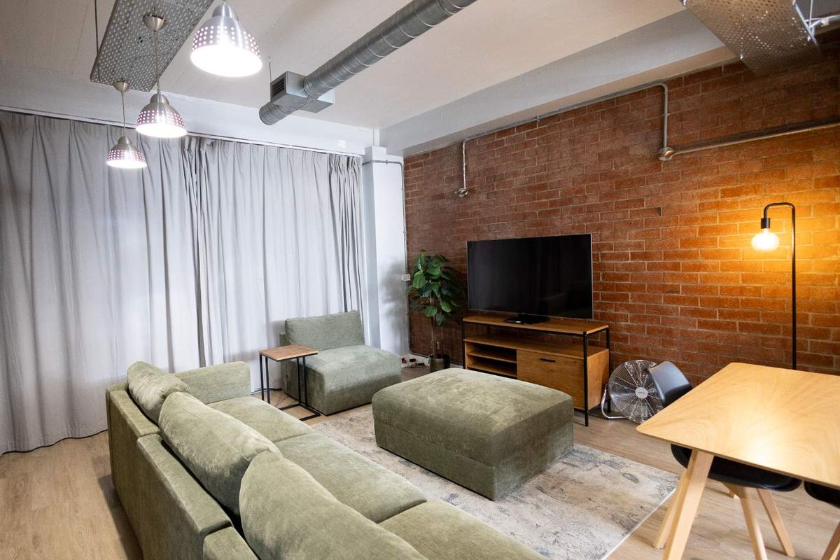 Step into a stylish urban retreat inspired by an upmarket New York loft - Photo 5