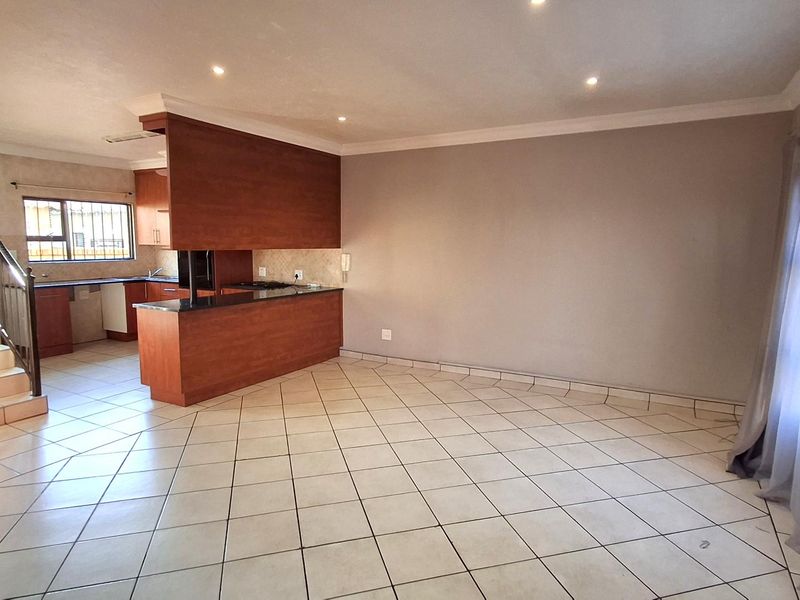 Small secure estate with full tittle properties - Photo 6