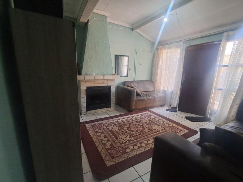 9 Bedroom Family House In Ntsonalanga - Photo 4