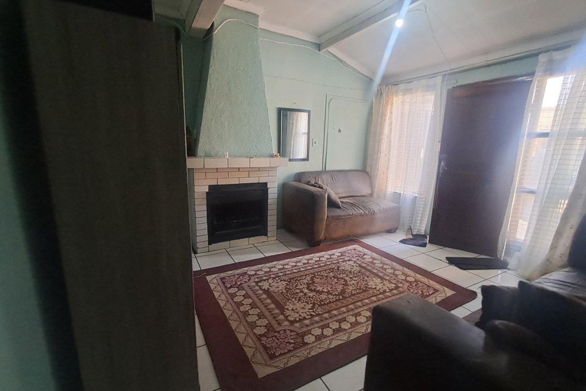 9 Bedroom Family House In Ntsonalanga - Photo 4