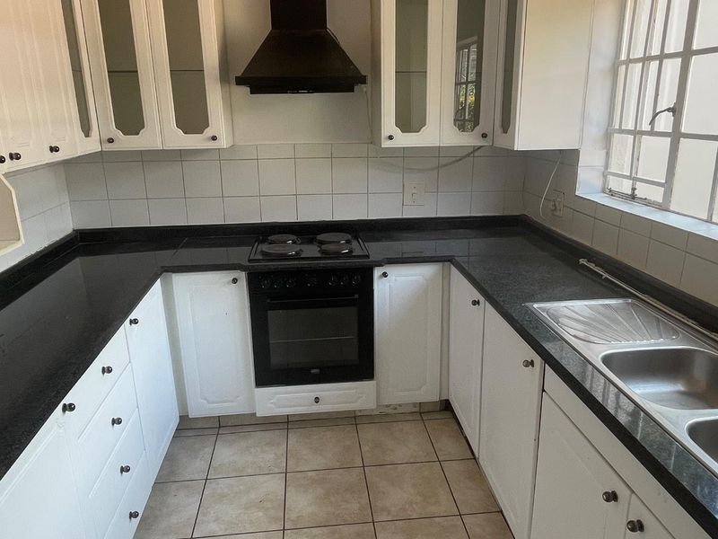 UNFURNISHED TWO BEDROOMS - Photo 4