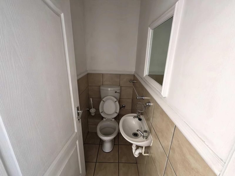 204SMQ SECURE WAREHOUSE TO LET IN MONTAGUE GARDENS - Photo 9