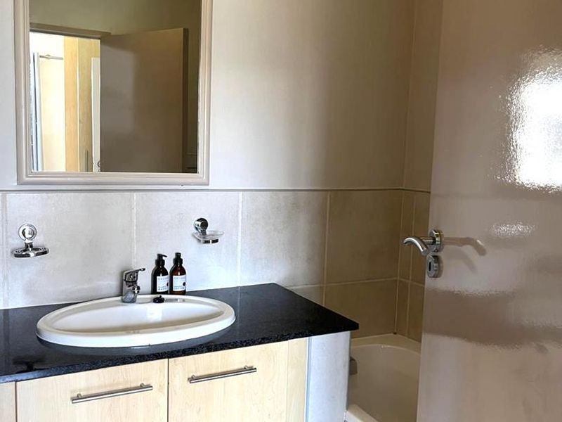 Fully furnished 2 Bed Apartment in Sandton - Photo 10