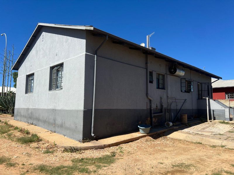 Multi-Use Property for Sale in Windhoek North | Ideal for Offices or Investment - Photo 3