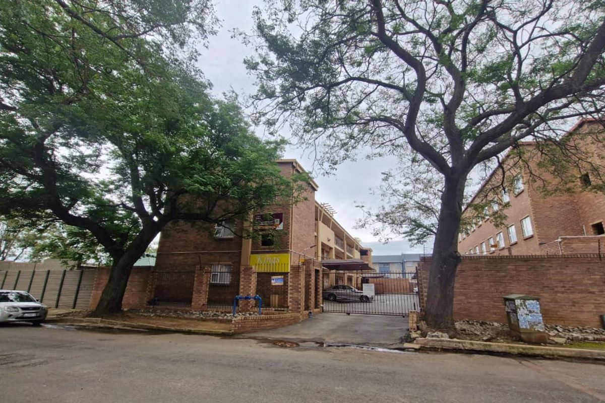 Modern 2-Bedroom Haven at The Kings: Style meets Central Convenience - Photo 2