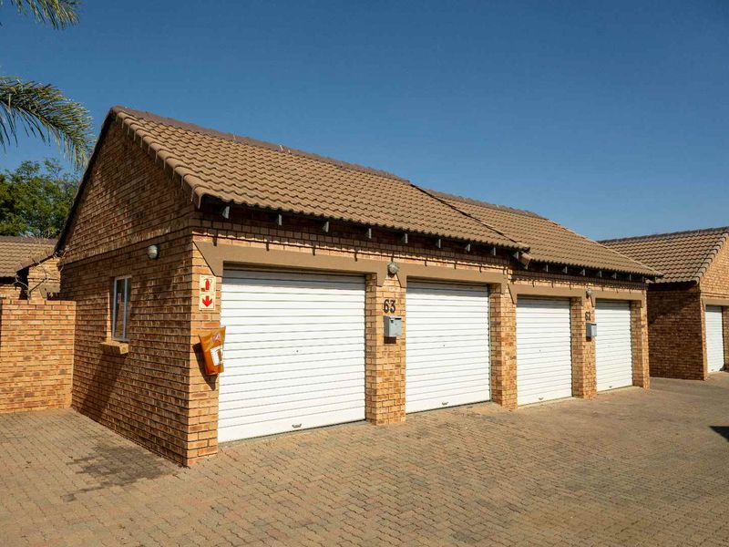 Spacious 3-Bedroom Home with Jacuzzi and Private Garden in Equestria Estate - Photo 3