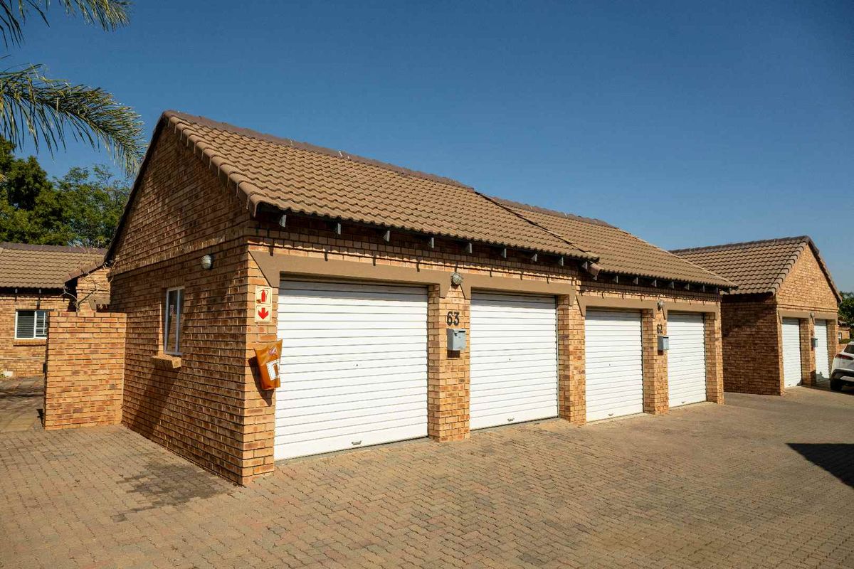 Spacious 3-Bedroom Home with Jacuzzi and Private Garden in Equestria Estate - Photo 3