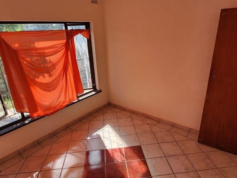 Your New Family Home Awaits in Sunny Hillary - Photo 10