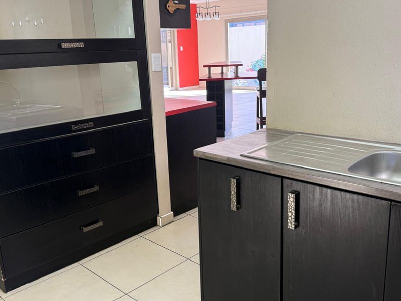 FOR RENT: SPACIOUS 3-BEDROOM FAMILY HOME WITH INDOOR BRAAI, OCEAN VIEW,SWAKOPMUND - Photo 5
