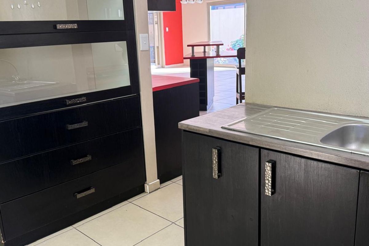 FOR RENT: SPACIOUS 3-BEDROOM FAMILY HOME WITH INDOOR BRAAI, OCEAN VIEW,SWAKOPMUND - Photo 5