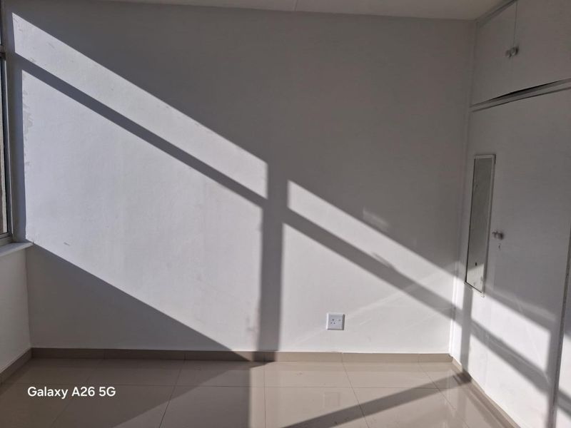 Newly Renovated 2-Bedroom Apartment with Sea Views - South Beach - Photo 9