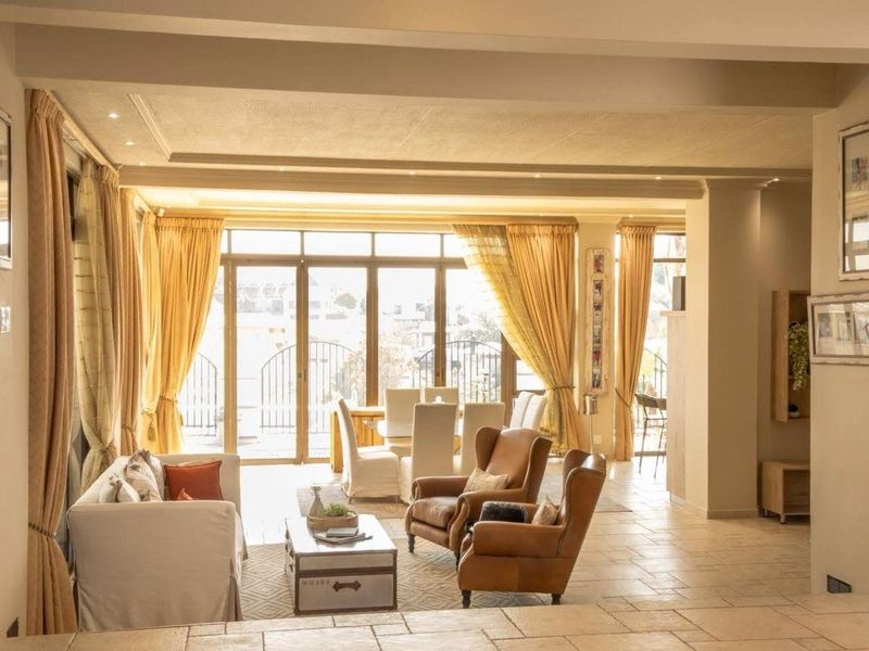 🏡 Beautiful Family Home in Highly-Sought Ludwigsdorf - Photo 4