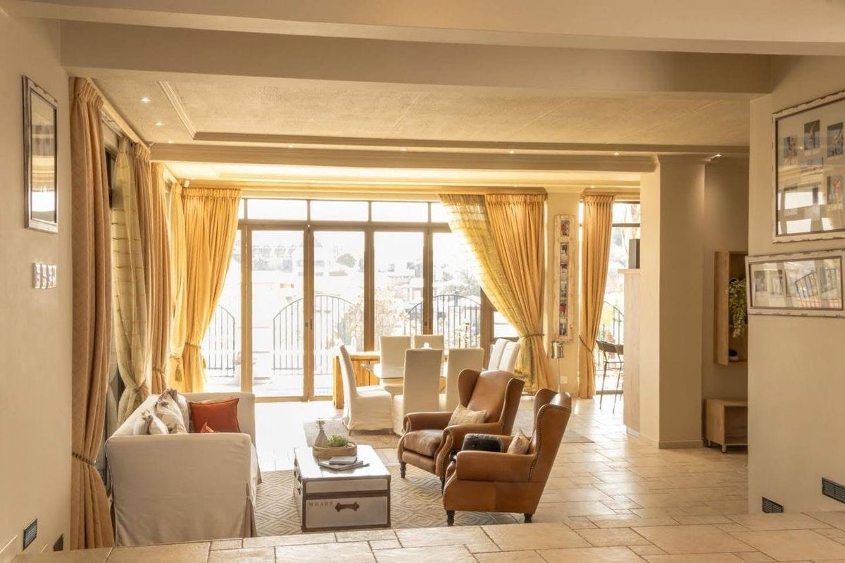 🏡 Beautiful Family Home in Highly-Sought Ludwigsdorf - Photo 4