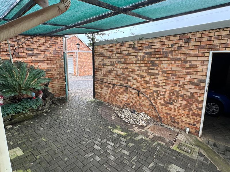 3 Bedroom Townhouse for Sale - Load Shedding Free Zone - Photo 5