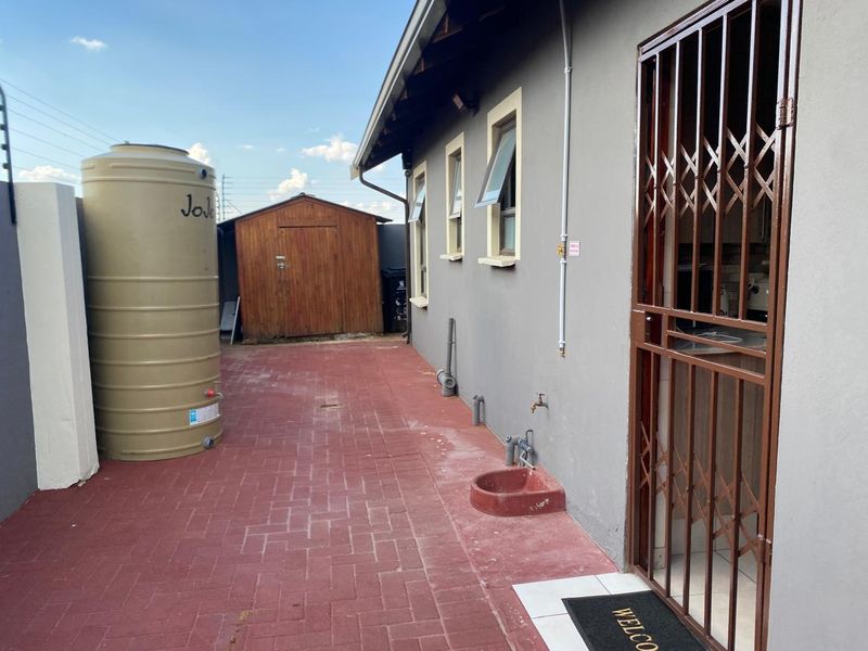 3 Bedroom House for Sale - Photo 2