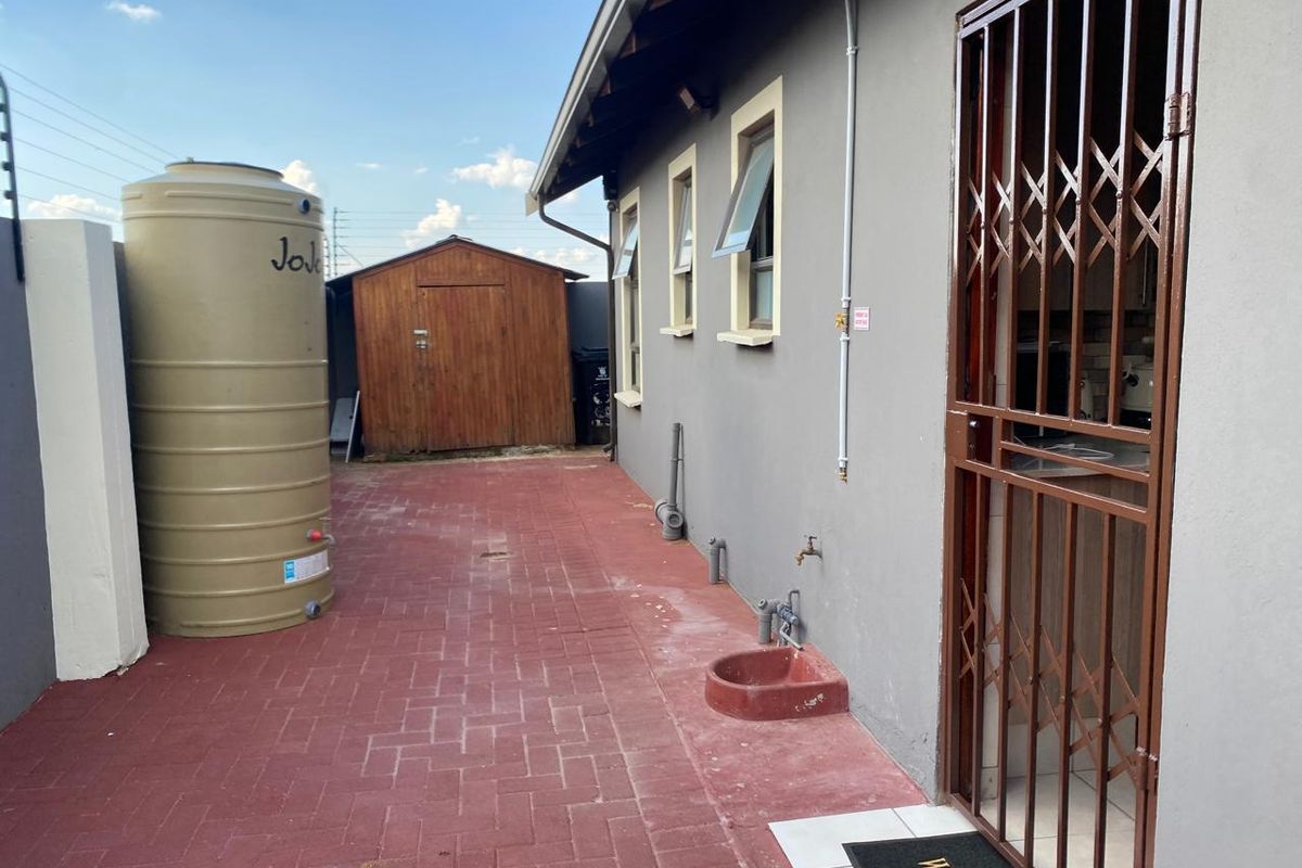 3 Bedroom House for Sale - Photo 2
