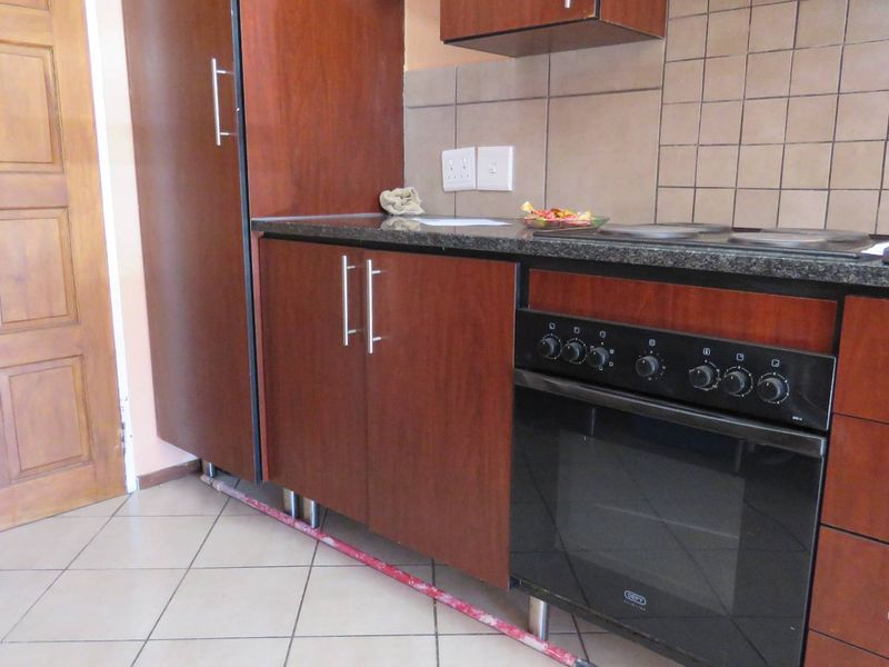 Secure 2-Bedroom Apartment for Easy, Low-Maintenance Living - Photo 5