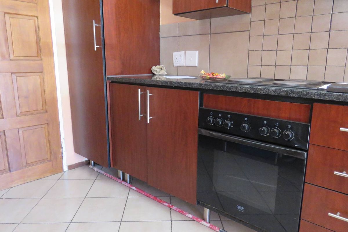 Secure 2-Bedroom Apartment for Easy, Low-Maintenance Living - Photo 5