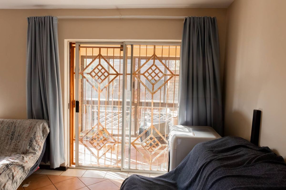 FOR SALE: 2-Bedroom Ground Floor Unit in Mooikloof Ridge - Photo 5