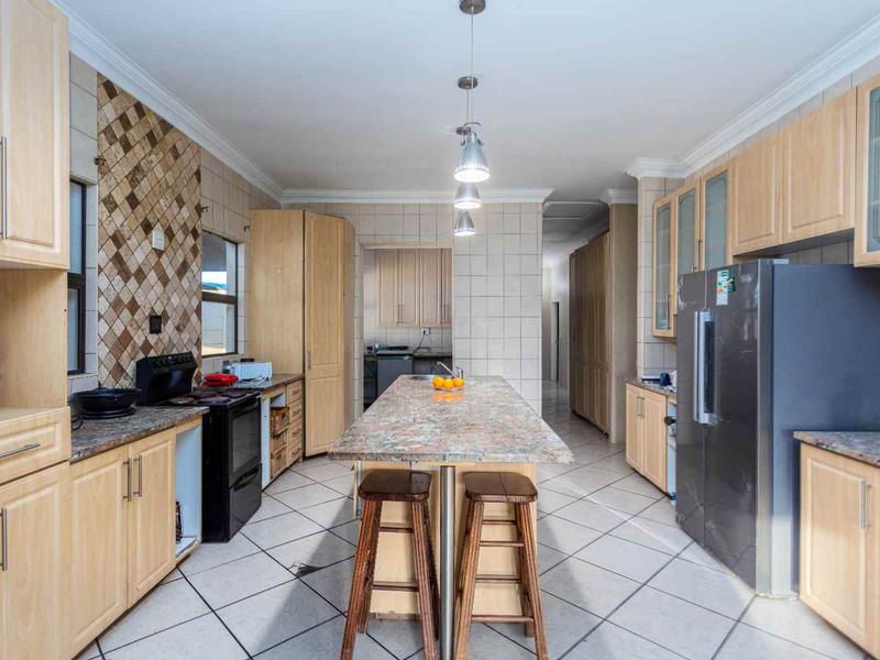 Blissful Duel Living Home For Sale In Bothasig - Photo 10